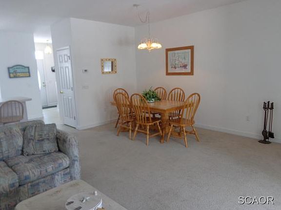 4th image of 633 Breezy Ln #633