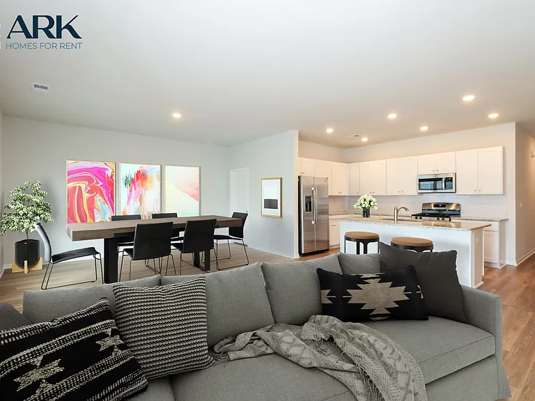 128 S Reindeer Rd — Photo 3