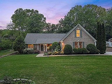 3rd image of 1507 Everhart Dr NW