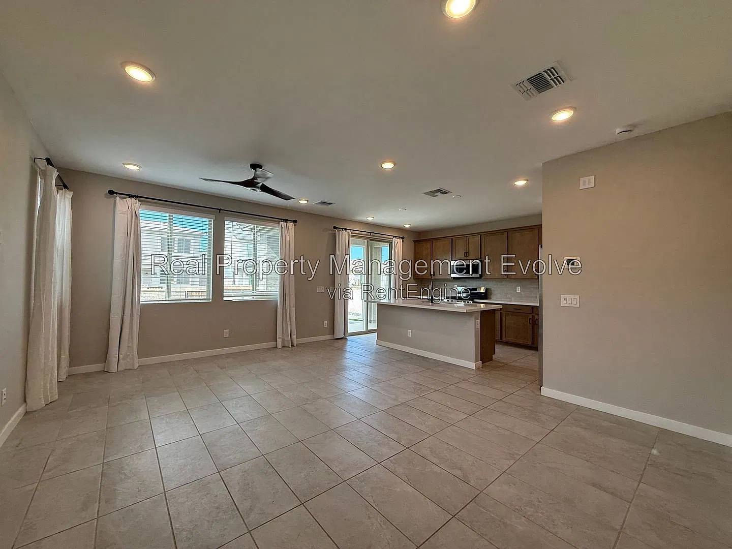 3 bed, 2.5 bath, 1509 sqft, $2,350 — Photo 4