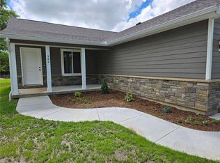 904 N 9th St, Neodesha, KS 66757