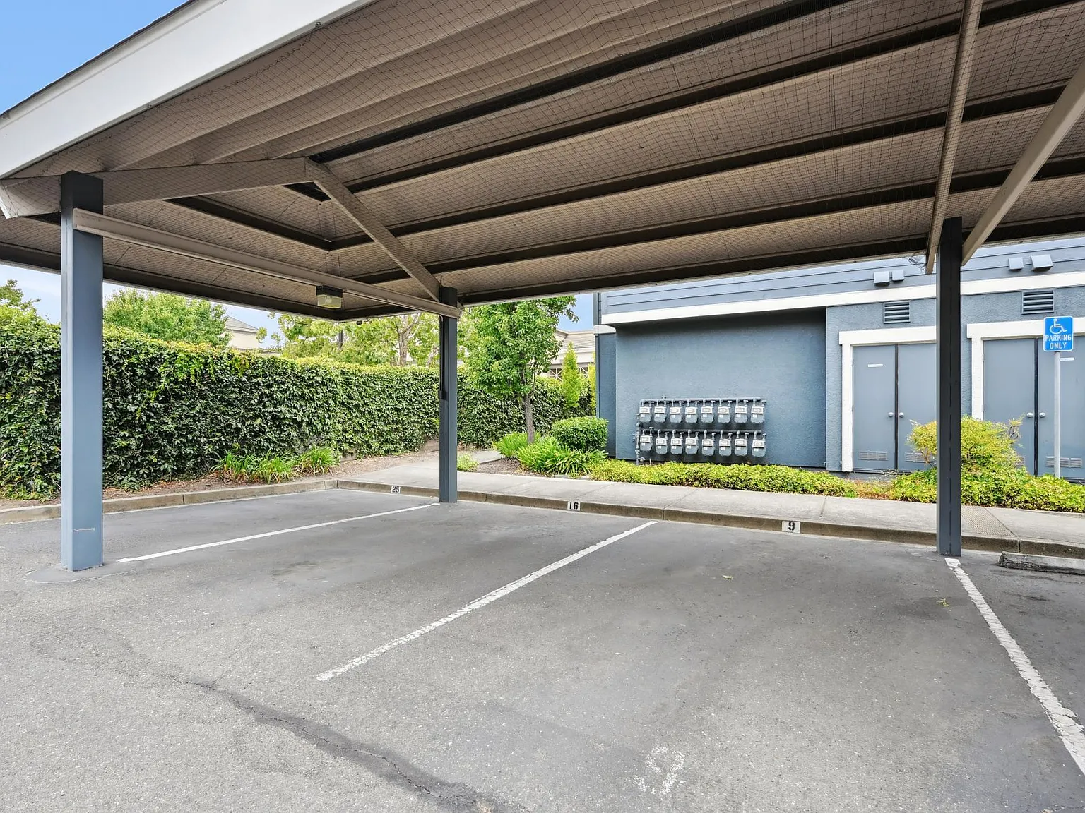 Marketplace Apartments — Photo 3