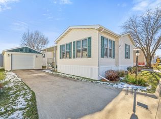 105 Rimrock Dr, West Des Moines, IA 50265