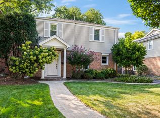 630 S Dryden Pl, Arlington Heights, IL 60005