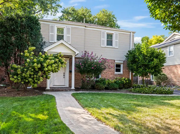 630 S Dryden Pl, Arlington Heights, IL 60005