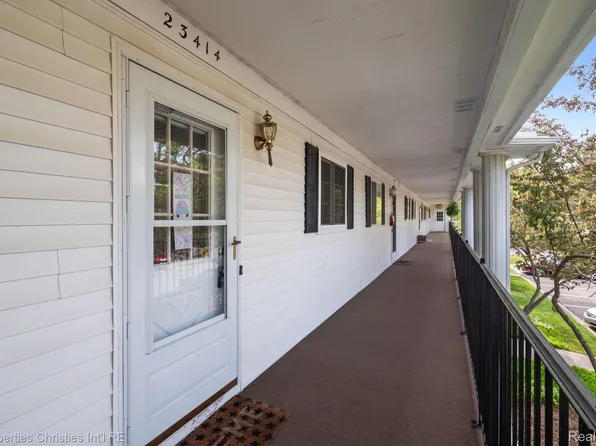 23414 Middlebelt Rd, Farmington, MI 48336