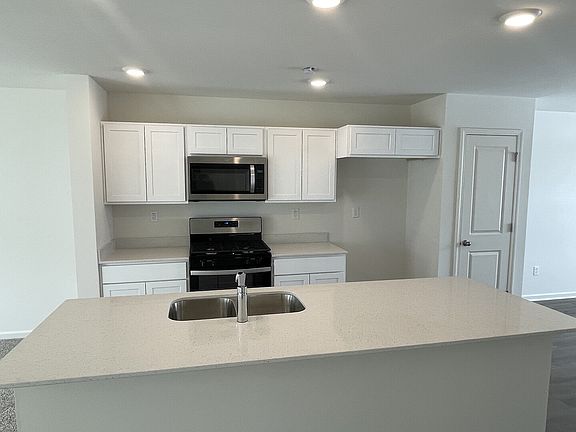 3rd image of 6540 Linden Trl #B