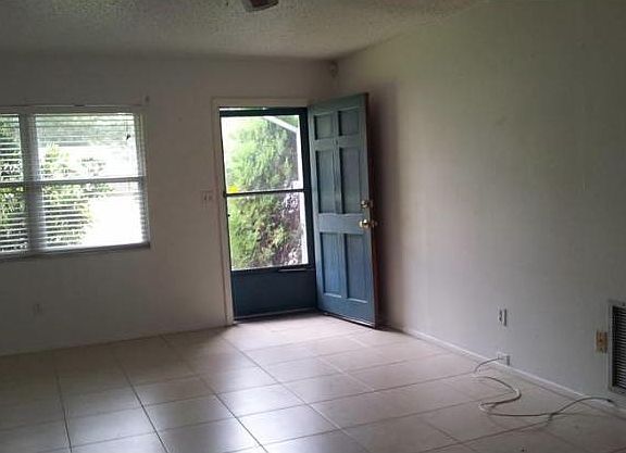 2nd image of 1570 Cumberland Ln