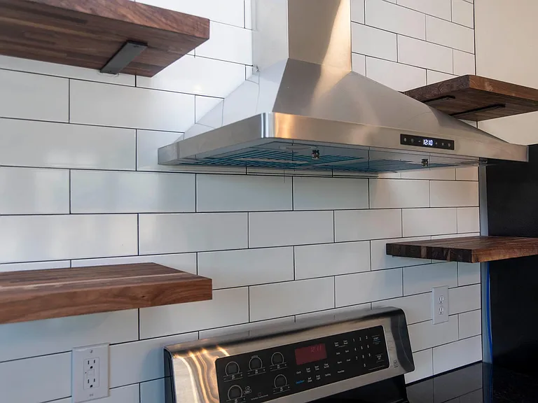 Range hood that vents outside