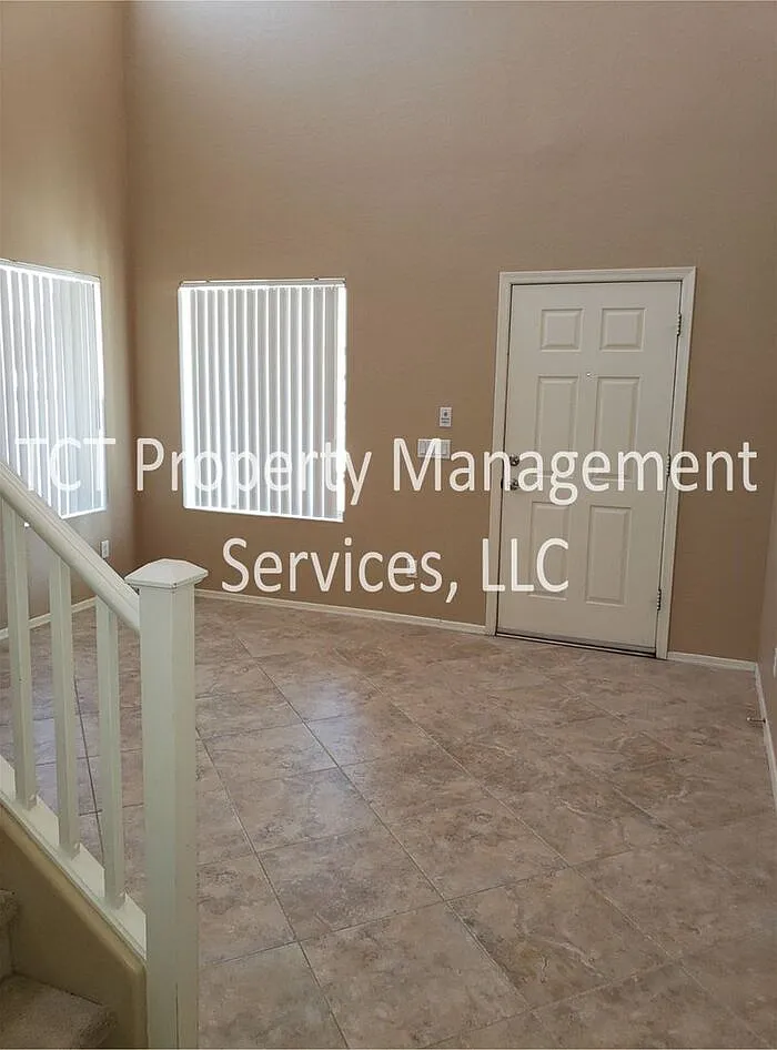 4 bed, 3.5 bath, 2530 sqft, $2,595 — Photo 2