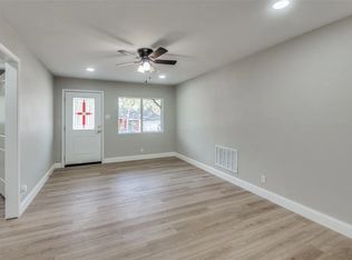 403 Oakwood Dr, Euless, TX 76040