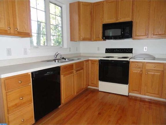 5th image of 33 Dogwood Ln