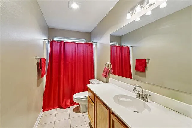 310 Oakley Ln — Photo 13