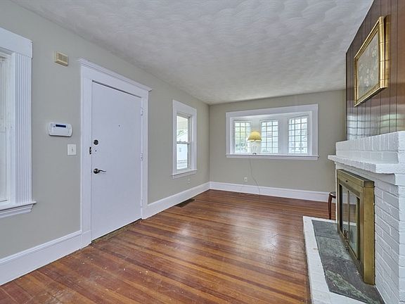 5th image of 23 Taunton Ave