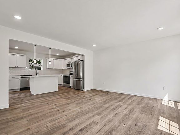 4th image of 51567 Prescott Ave