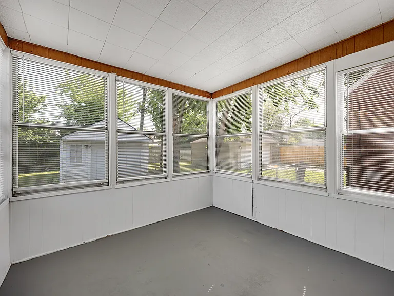 15630 Sprenger Ave — Photo 15