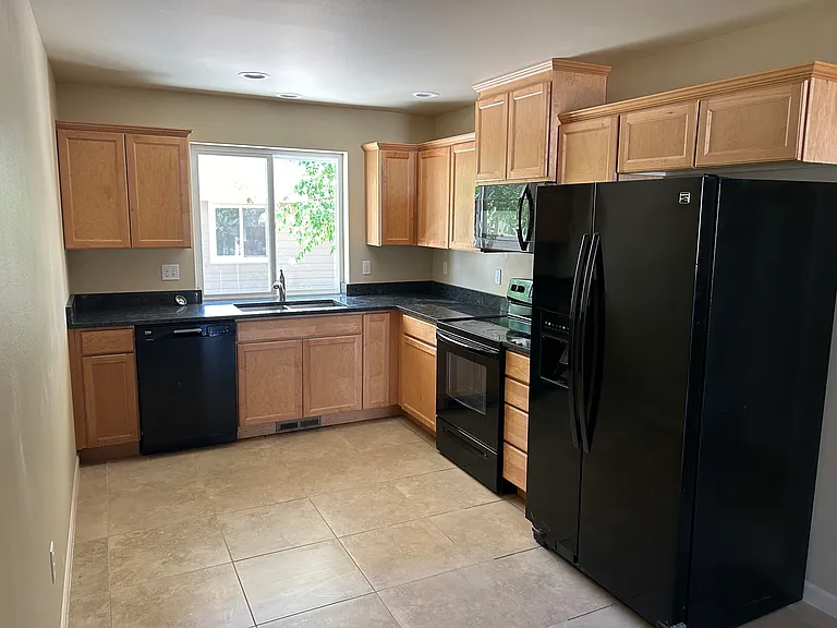 2402 N Ridgeview Ln #1 — Photo 4