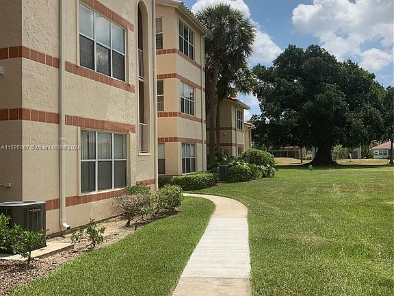 5th image of 3460 Pinewalk Dr N APT 324