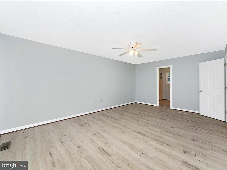 408 Willow Hill Ct — Photo 6