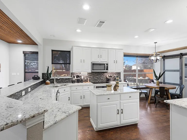 5717 Christy Ln — Photo 12