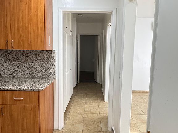 2nd image of 709 E Magnolia Blvd #B