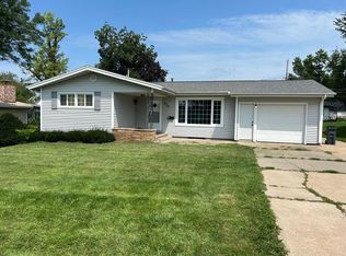 832 29th St NE, Cedar Rapids, IA 52402