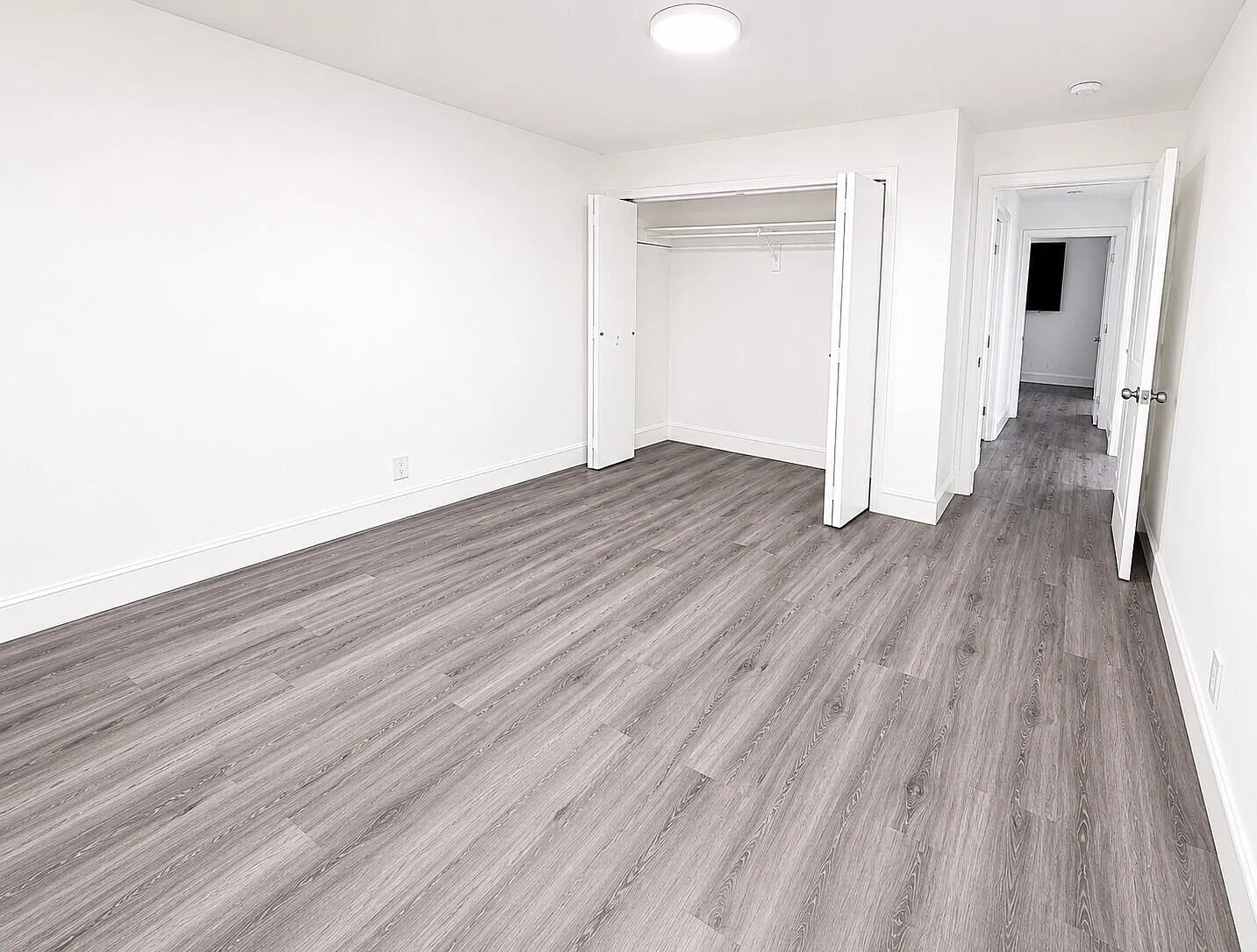 2 bed, 1.0 bath, 698 sqft, $1,700 — Photo 4