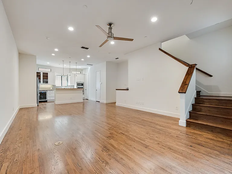 2411 N Hall St #5 — Photo 11