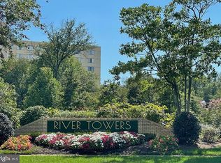 6641 Wakefield Dr APT 212, Alexandria, VA 22307