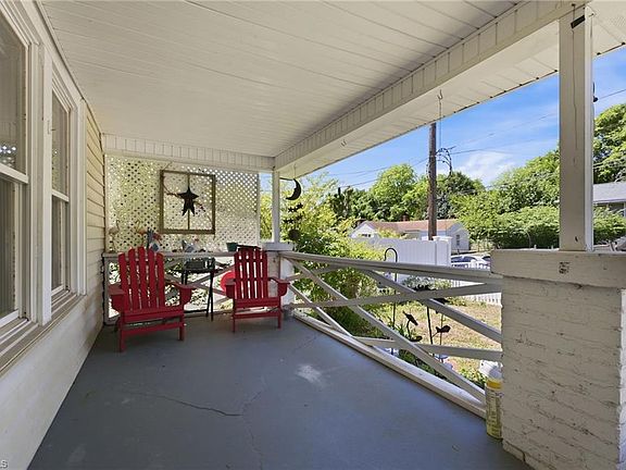 3rd image of 901 Montgomery St