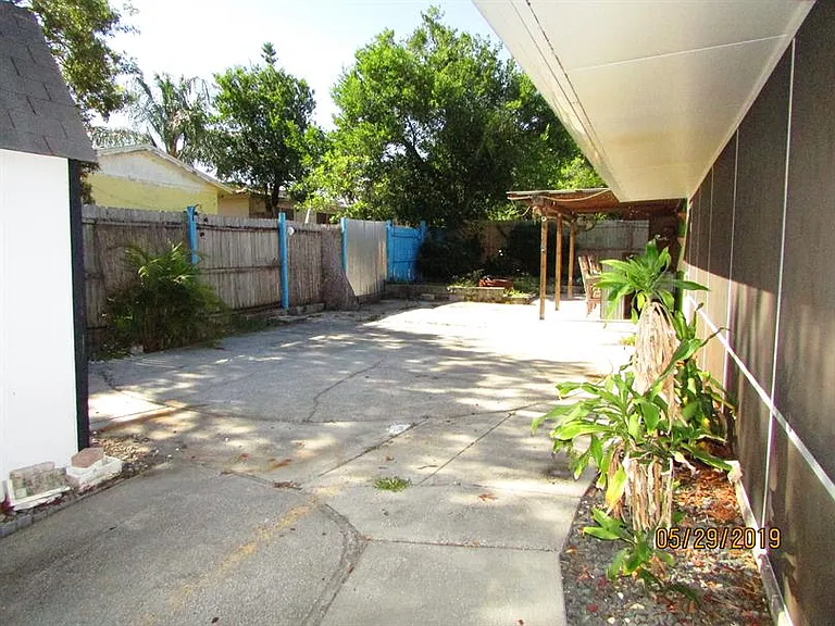 9926 Rainbow Ln — Photo 28