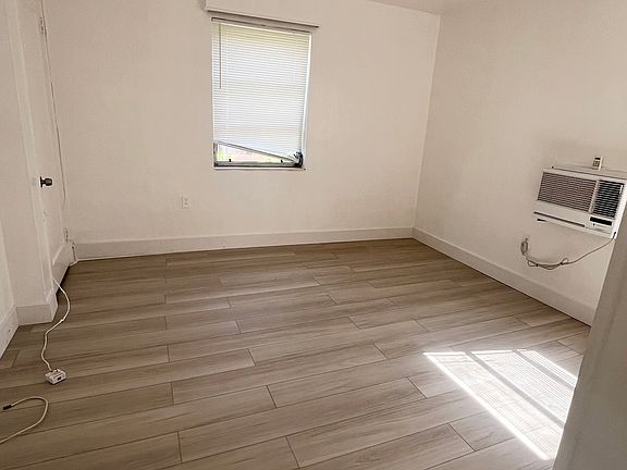3rd image of 31 Sidonia Ave APT 4