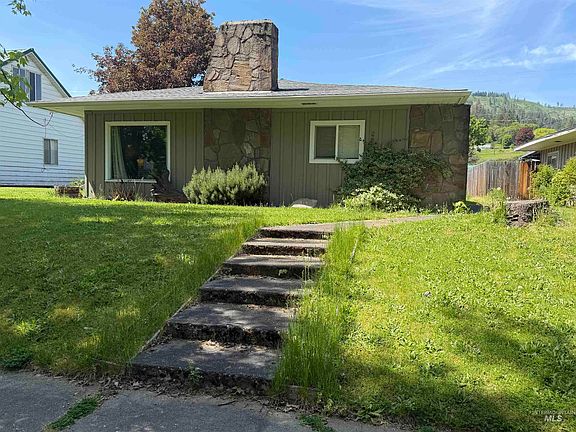 4th image of 812 Maple St
