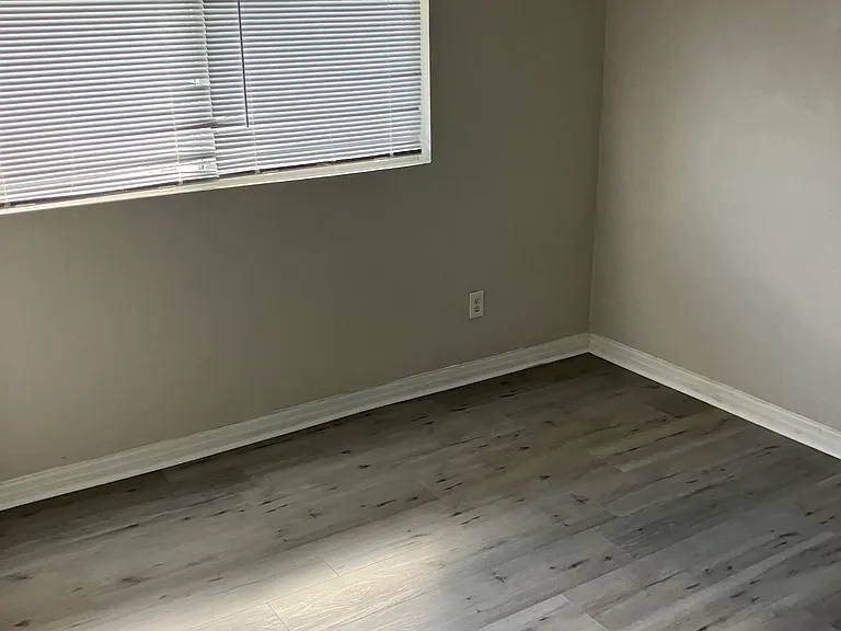 910 W Millard Ct — Photo 15