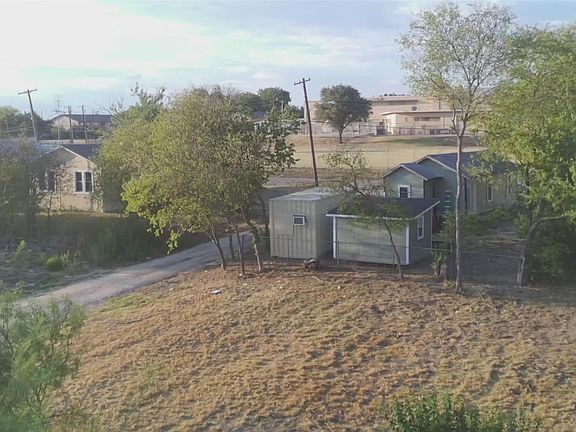 2nd image of 205 Gooden St