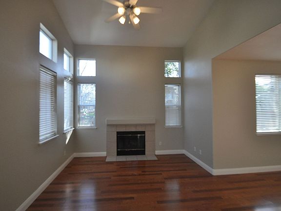 5th image of 709 Otter Ct