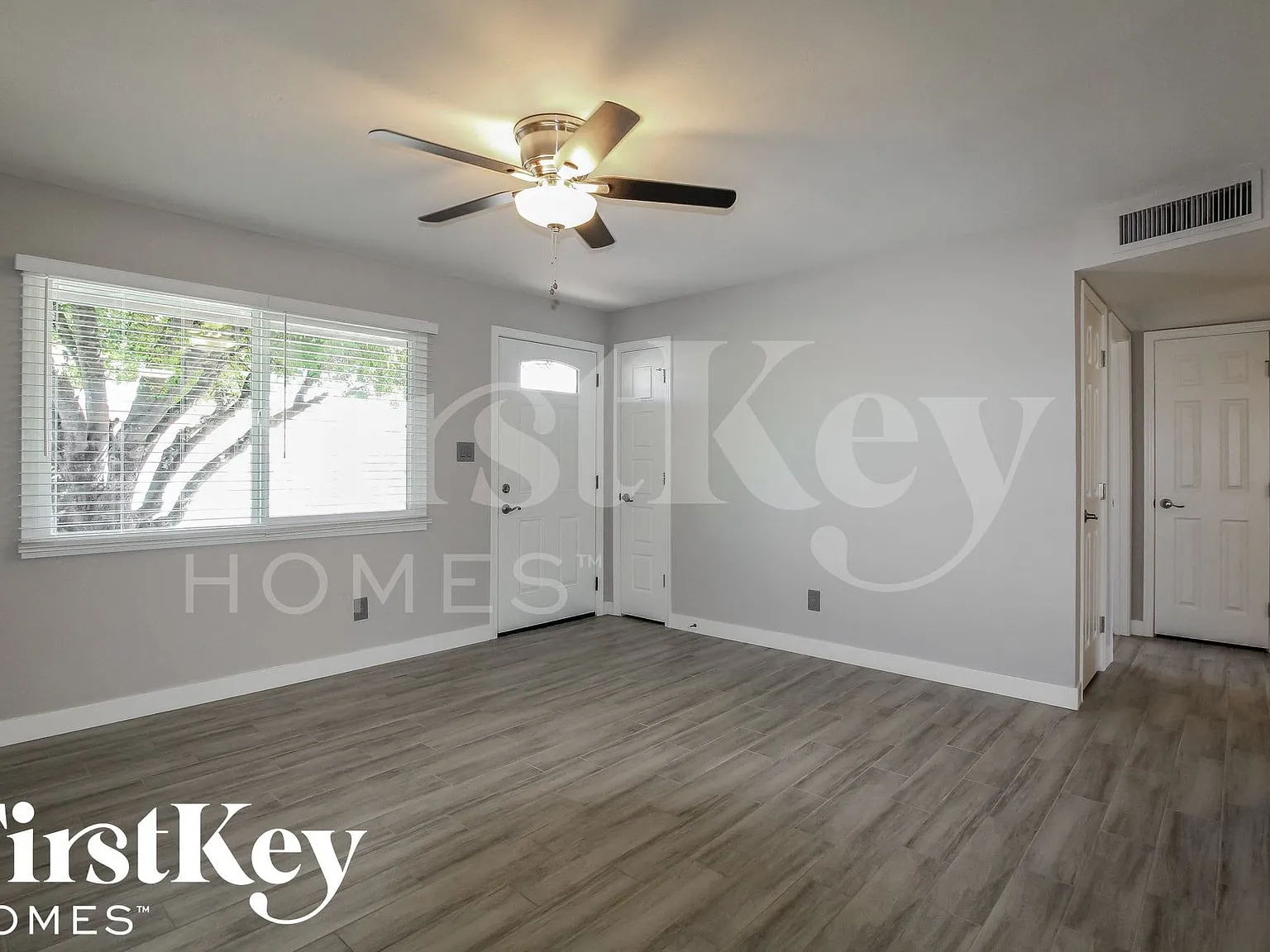 3 bed, 2.0 bath, 1358 sqft, $2,465 — Photo 3