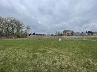W272N6627 Batterjohn Dr, Sussex, WI 53089