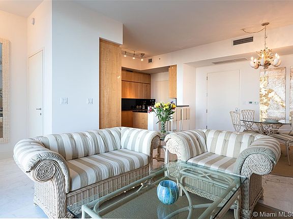 3rd image of 50 S Pointe Dr APT 907
