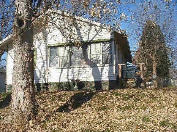 812 W 3rd St, Bicknell, IN 47512
