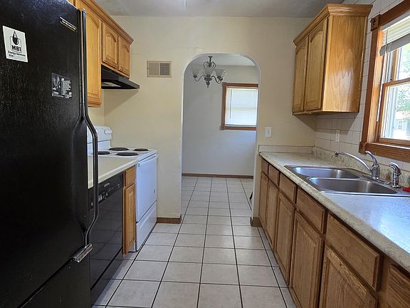 2nd image of 546 4th Ave W