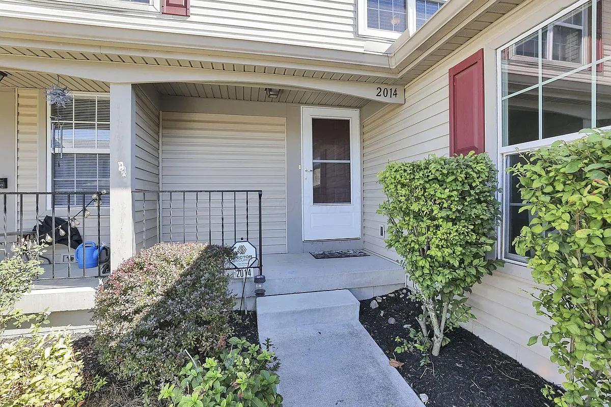 Building Photo - 2014 Burbridge Ln #29C