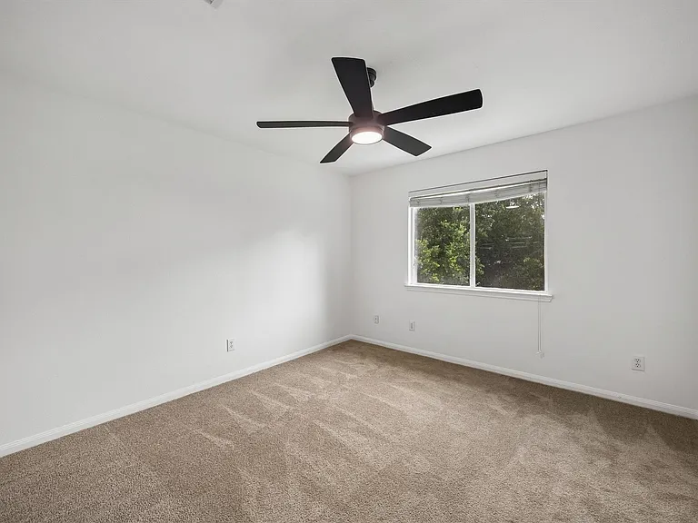 19202 Dickson Park Dr — Photo 10