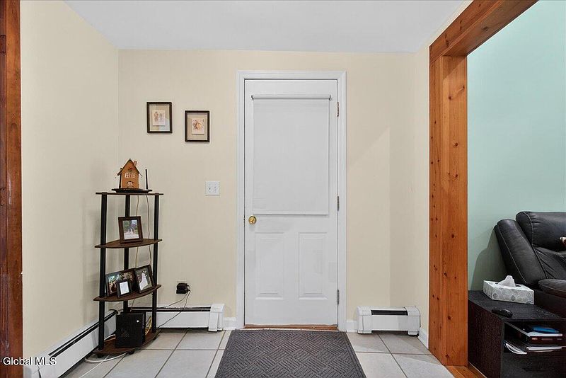 5th image of 809 Sacandaga Road