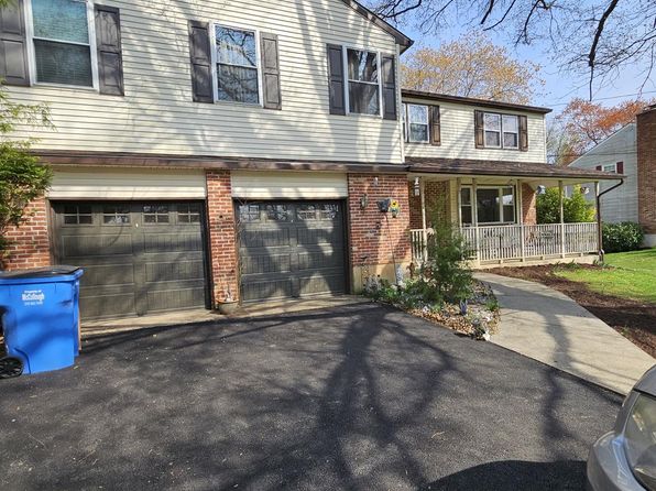 223 Valley Dr, Morrisville, PA 19067