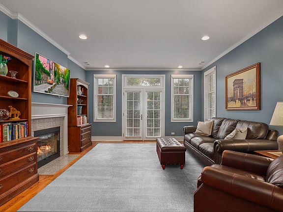 2nd image of 3835 N Greenview Ave #2
