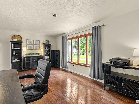 4th image of 2144 Dorchester Ct