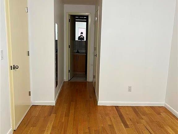 3rd image of 970 41st St APT 3E