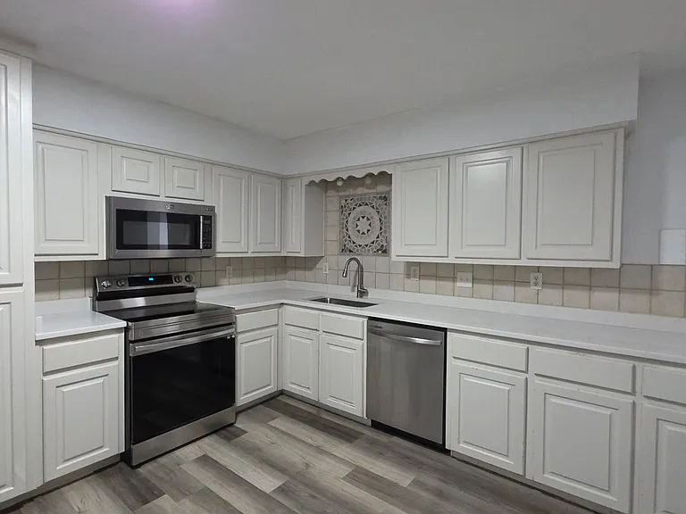 2713 Wallin Dr — Photo 4