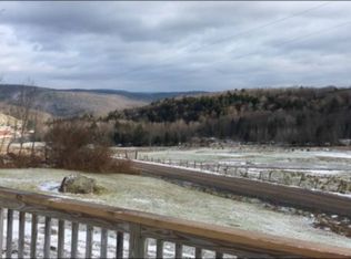 351 Autumn Leaves Rd, Starlight, PA 18461